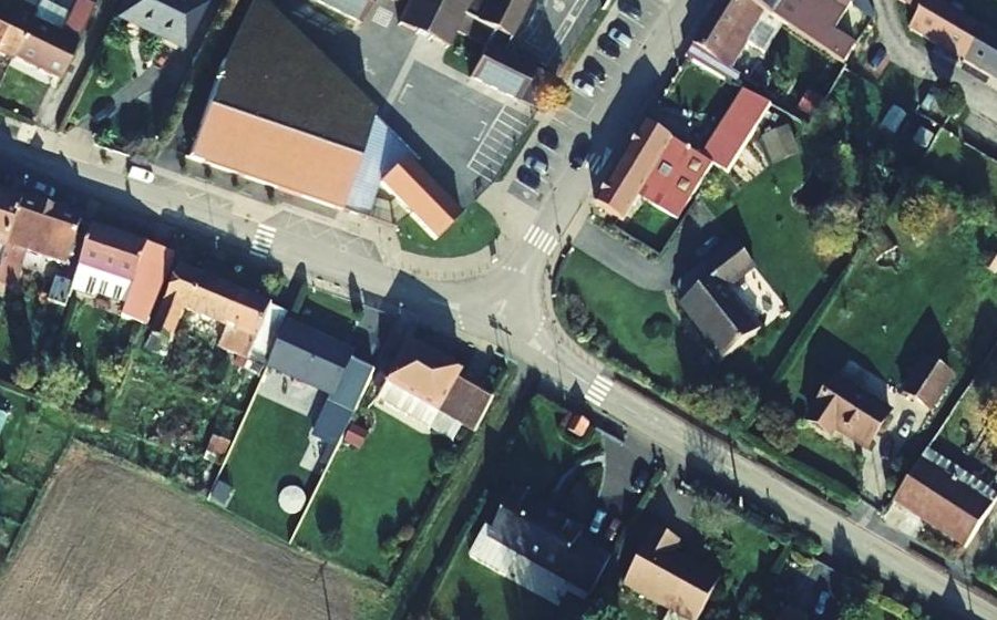 Vue aérienne du Rond-point anonyme n°1214417272