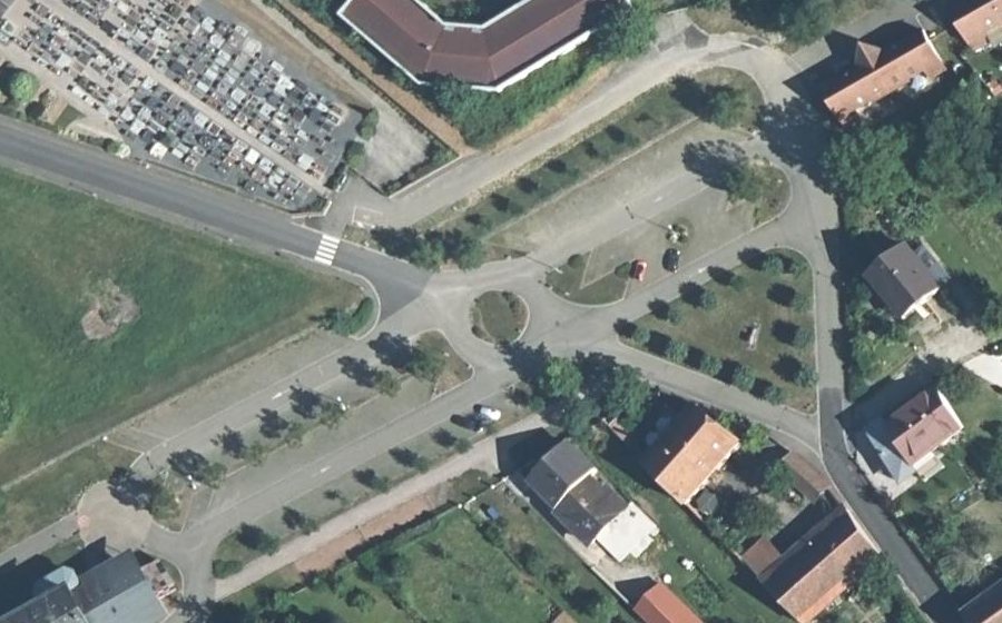 Vue aérienne du Rond-point anonyme n°121472719