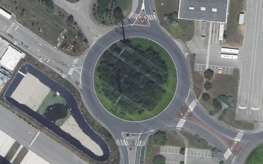 Vue aérienne du Rond-point anonyme n°121473993