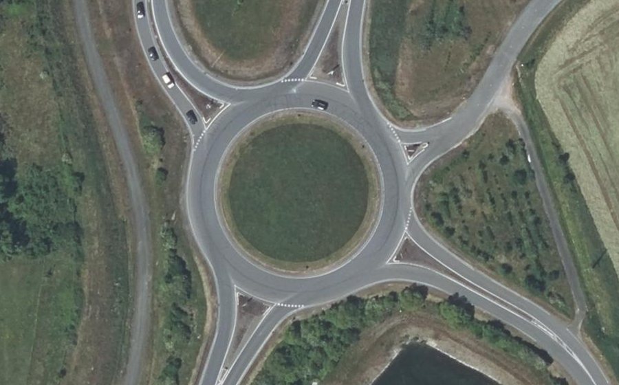 Vue aérienne du Rond-point anonyme n°121475991