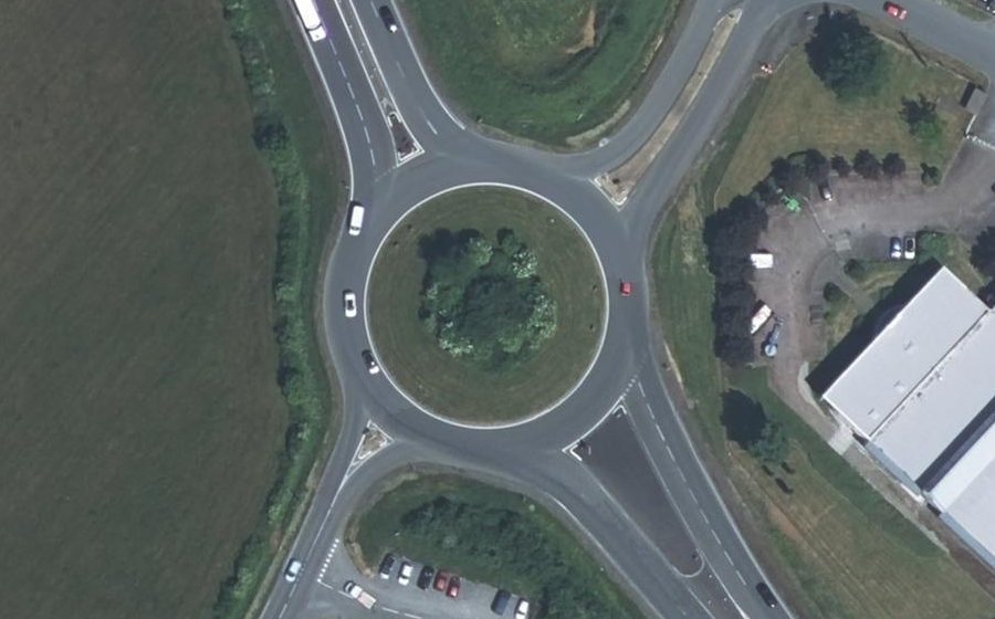 Vue aérienne du Rond-point anonyme n°121475997
