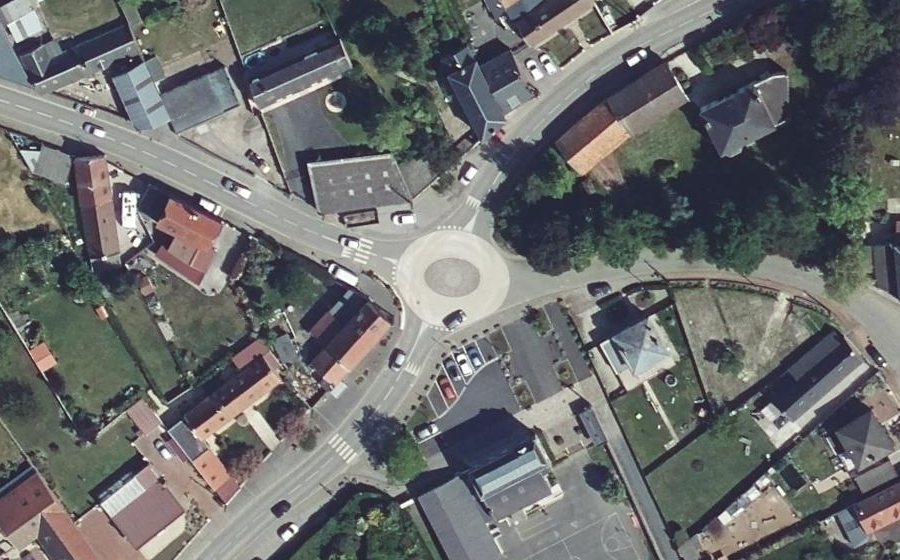 Vue aérienne du Rond-point anonyme n°1214879452