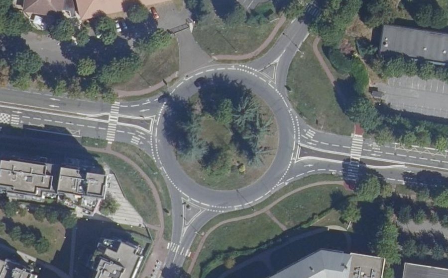 Vue aérienne du Rond-point anonyme n°1215062658