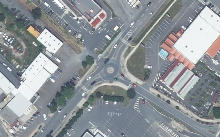 Vue aérienne du Rond-point anonyme n°121514886
