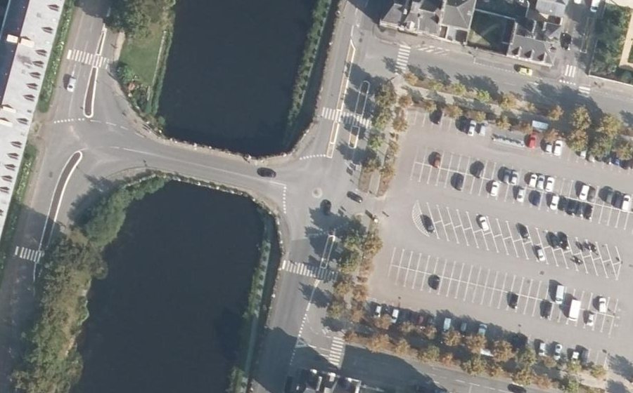 Vue aérienne du Rond-point anonyme n°121525938