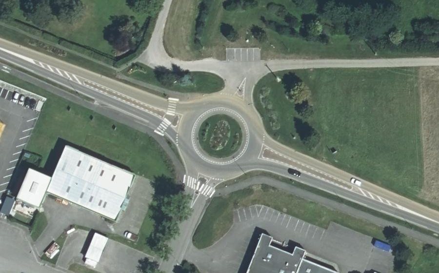 Vue aérienne du Rond-point anonyme n°121536090