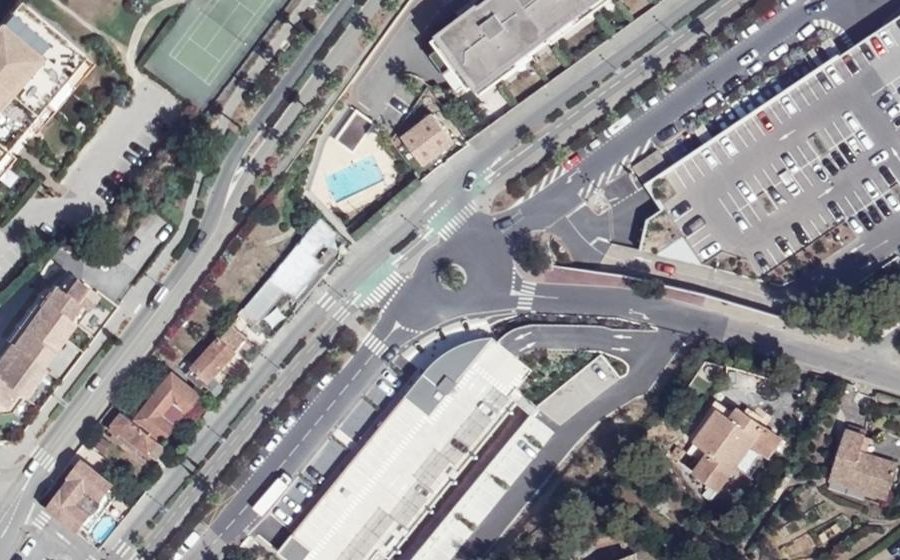 Vue aérienne du Rond-point anonyme n°121548399