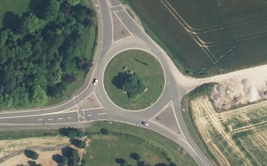 Vue aérienne du Rond-point anonyme n°1215513338