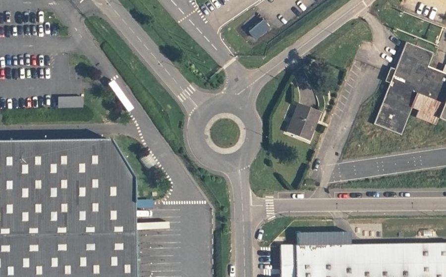 Vue aérienne du Rond-point anonyme n°1215575278
