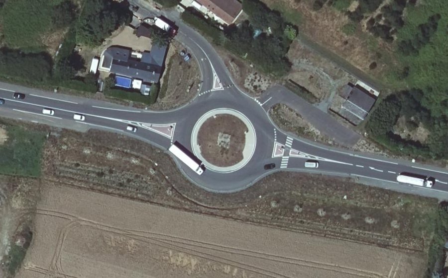 Vue aérienne du Rond-point anonyme n°1215769204