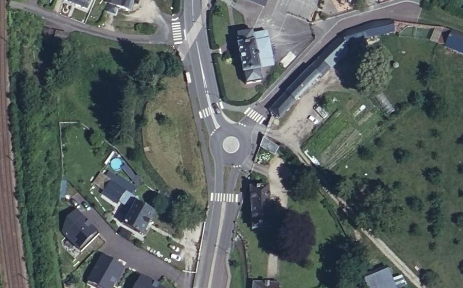 Vue aérienne du Rond-point anonyme n°1216067738