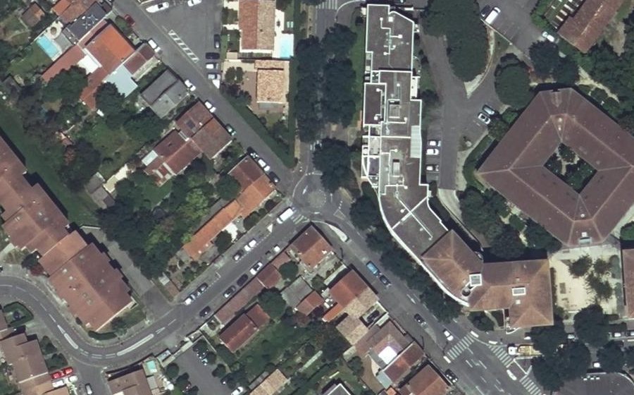 Vue aérienne du Rond-point anonyme n°1216098735