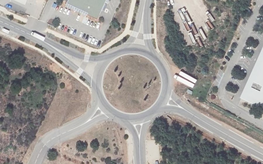 Vue aérienne du Rond-point anonyme n°121610931