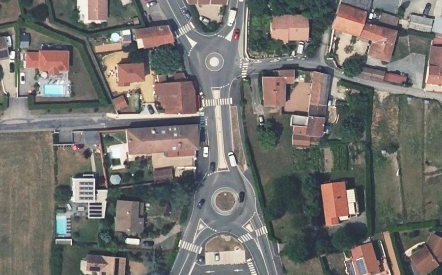 Vue aérienne du Rond-point anonyme n°1216200139