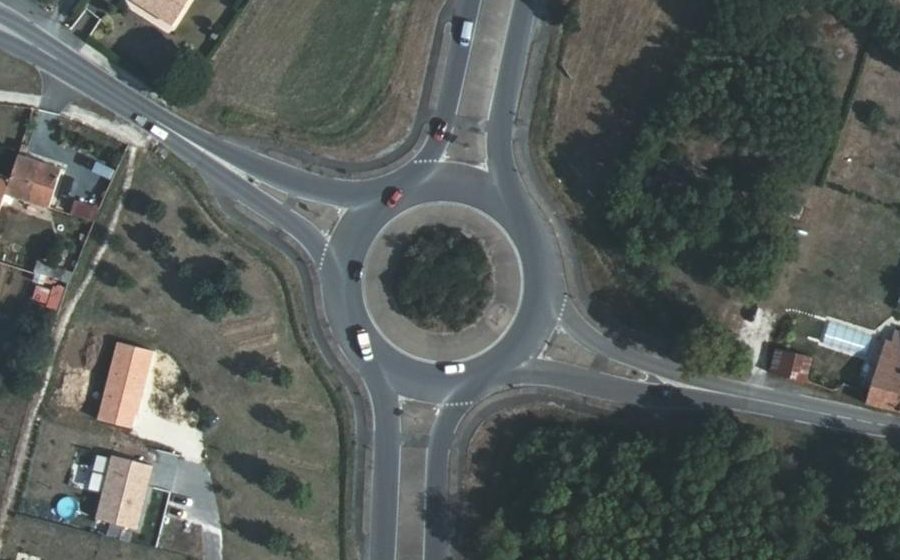 Vue aérienne du Rond-point anonyme n°121636949