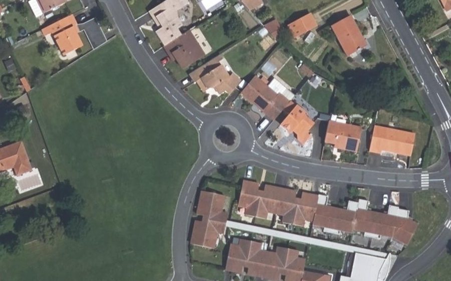 Vue aérienne du Rond-point anonyme n°121648928