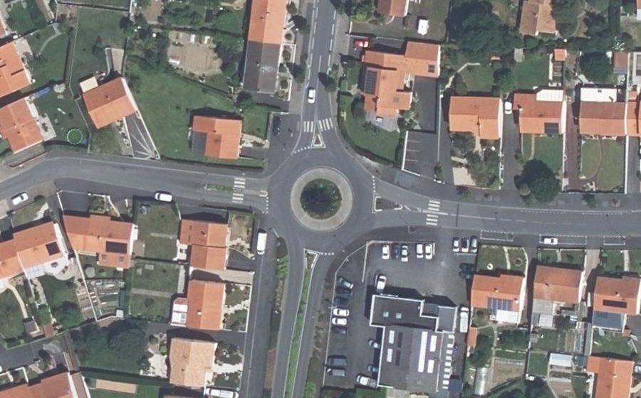 Vue aérienne du Rond-point anonyme n°121648999
