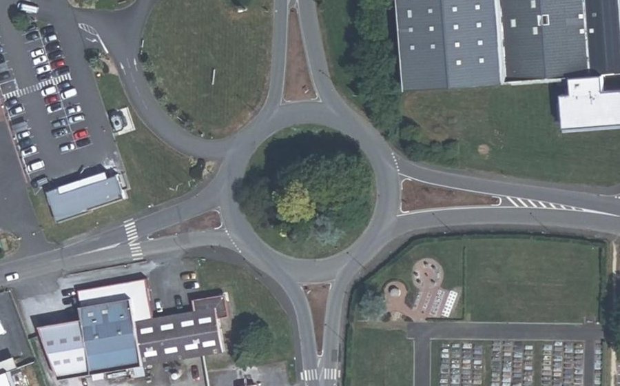 Vue aérienne du Rond-point anonyme n°121649019