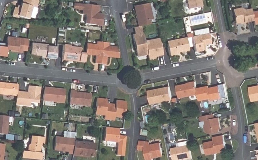 Vue aérienne du Rond-point anonyme n°121649880