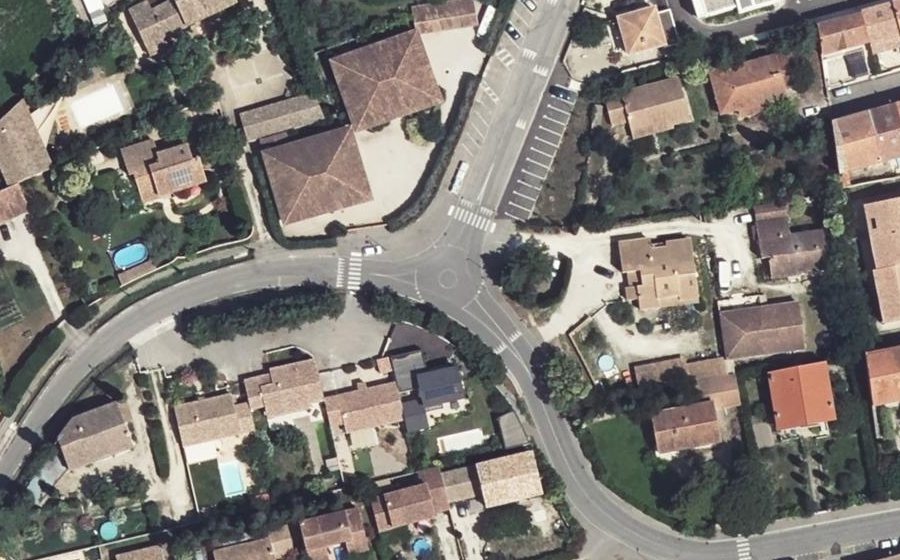 Vue aérienne du Rond-point anonyme n°1216501358