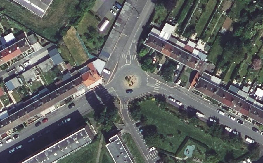 Vue aérienne du Rond-point anonyme n°1216502216
