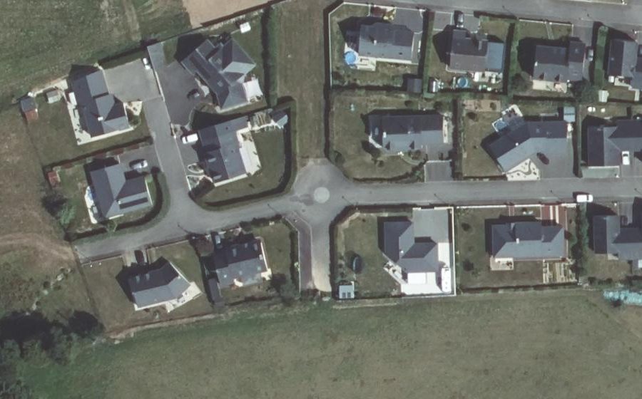 Vue aérienne du Rond-point anonyme n°121667434