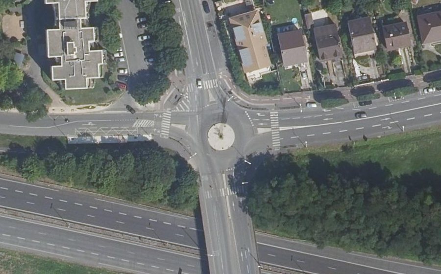 Vue aérienne du Rond-point anonyme n°1216922647
