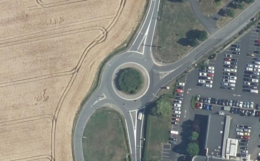 Vue aérienne du Rond-point anonyme n°121694927