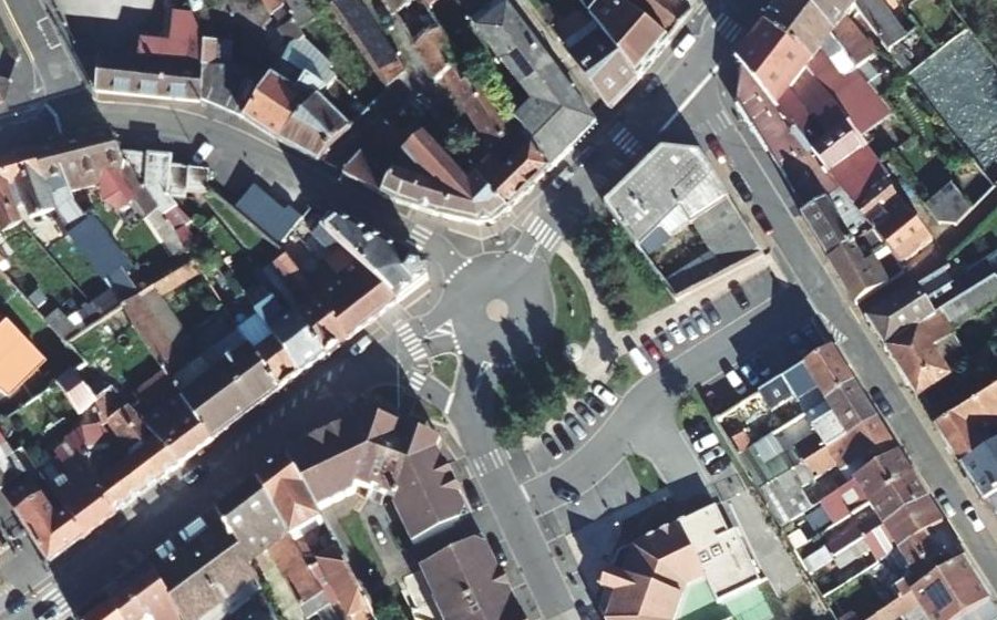 Vue aérienne du Rond-point anonyme n°1217318832