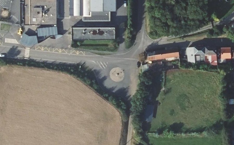Vue aérienne du Rond-point anonyme n°121751071