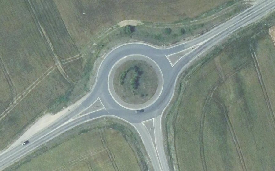 Vue aérienne du Rond-point anonyme n°121757576
