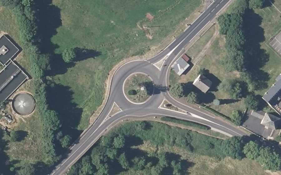 Vue aérienne du Rond-point anonyme n°121786977