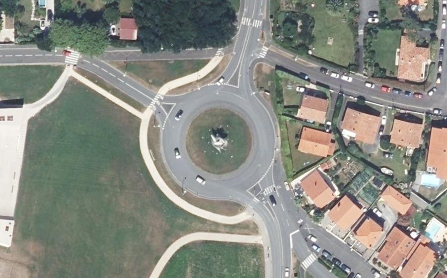 Vue aérienne du Rond-point anonyme n°121788987