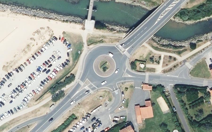 Vue aérienne du Rond-point anonyme n°121789119