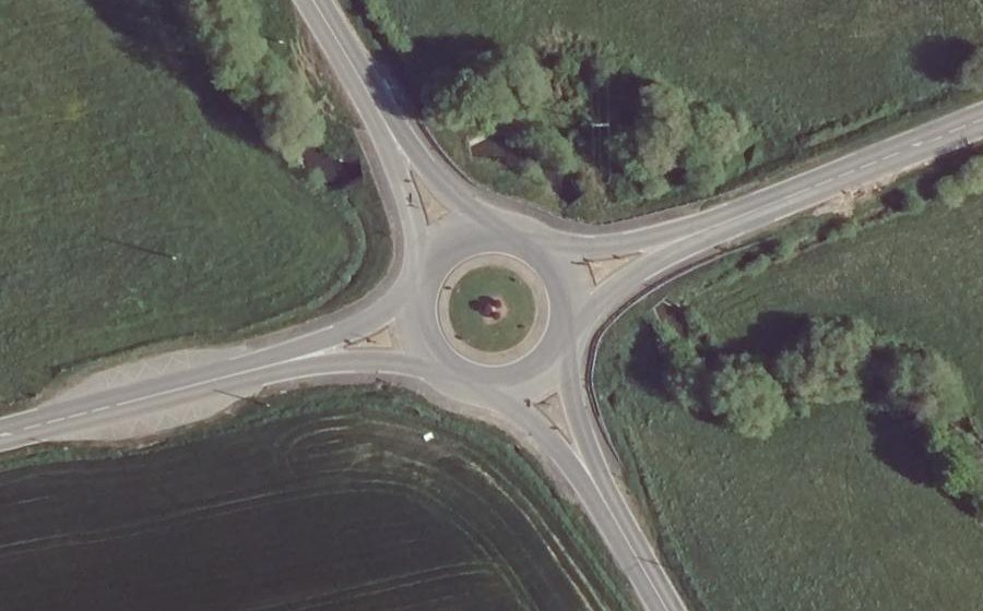 Vue aérienne du Rond-point anonyme n°121794362
