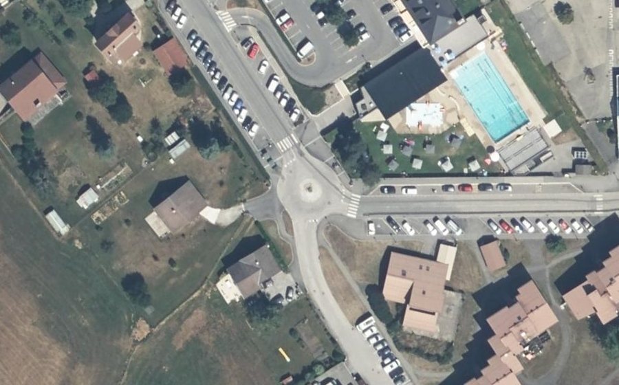 Vue aérienne du Rond-point anonyme n°1218046528