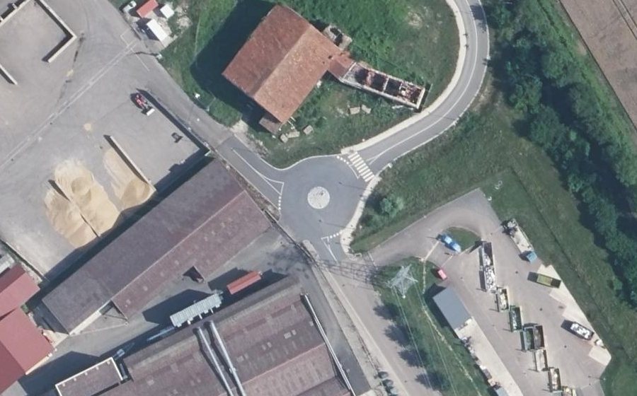Vue aérienne du Rond-point anonyme n°1218254956