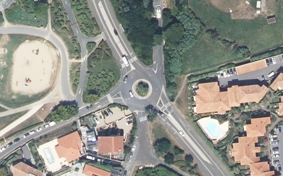 Vue aérienne du Rond-point anonyme n°121831234