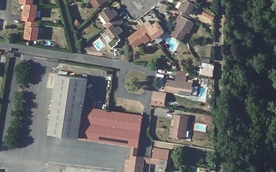Vue aérienne du Rond-point anonyme n°121831942