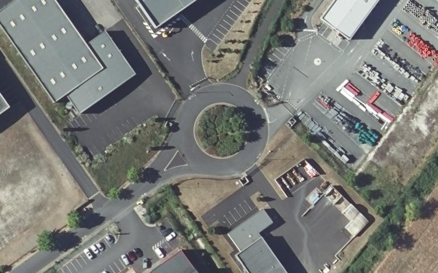 Vue aérienne du Rond-point anonyme n°121831992