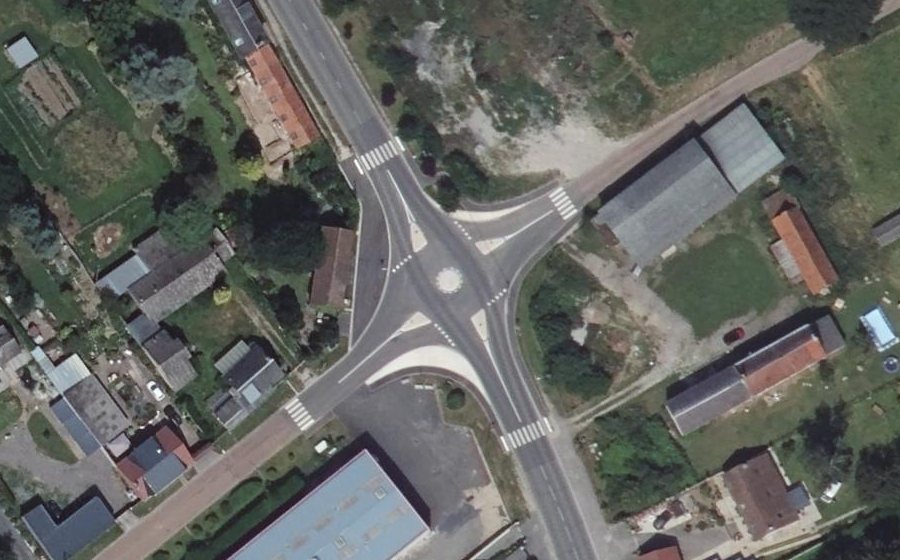 Vue aérienne du Rond-point anonyme n°1218337183