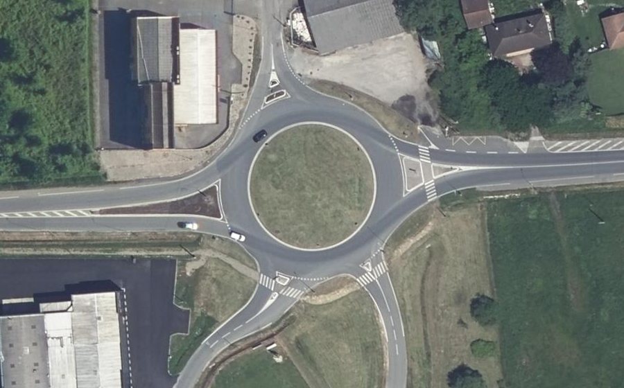 Vue aérienne du Rond-point anonyme n°121851095
