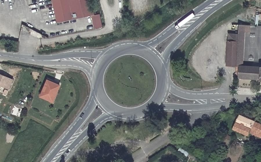 Vue aérienne du Rond-point anonyme n°121851096