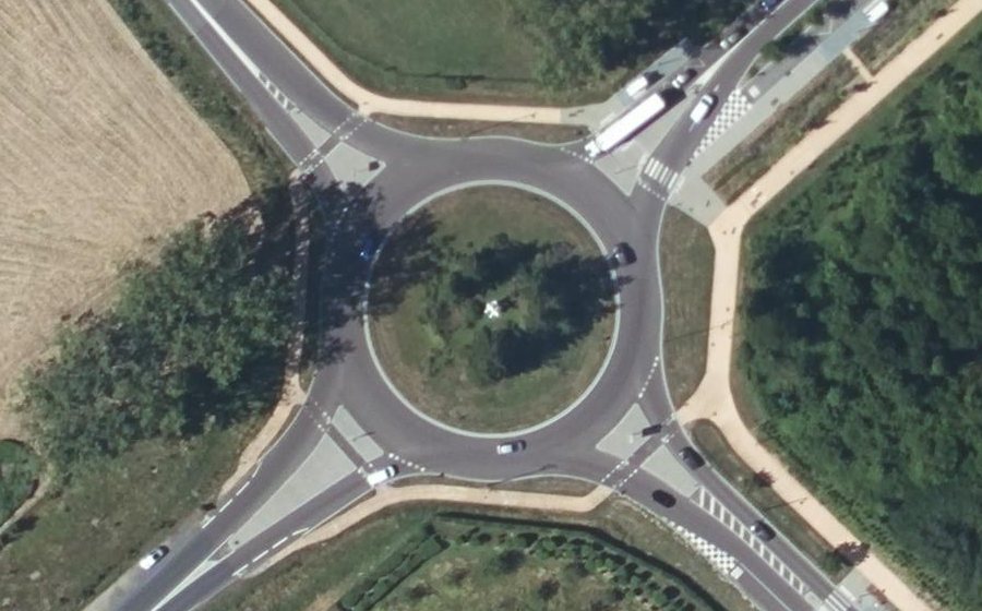 Vue aérienne du Rond-point anonyme n°1218943556