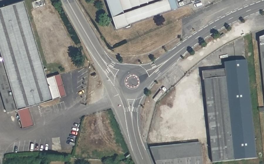 Vue aérienne du Rond-point anonyme n°1219025691