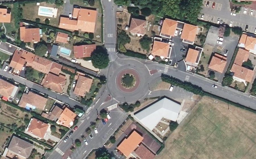 Vue aérienne du Rond-point anonyme n°121904237