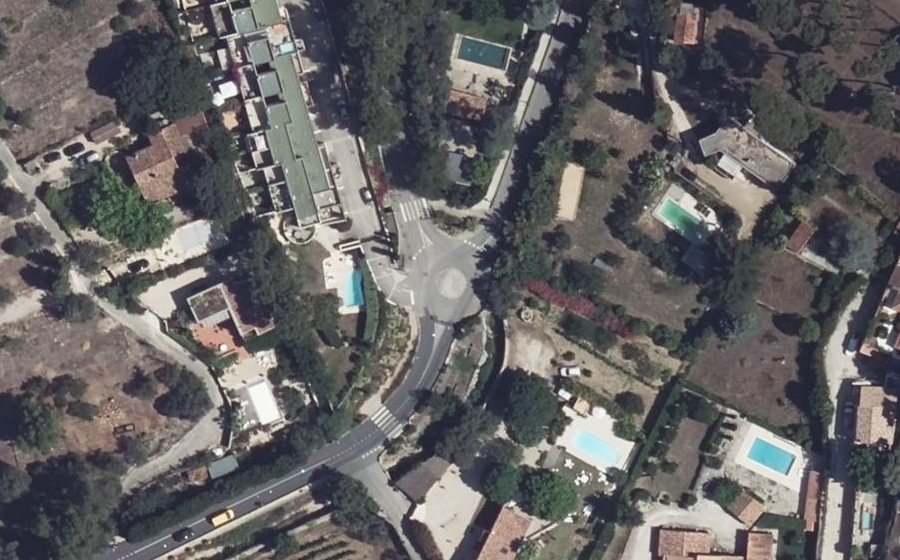 Vue aérienne du Rond-point anonyme n°1219051846