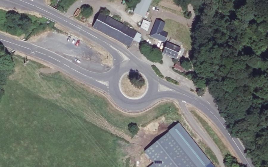 Vue aérienne du Rond-point anonyme n°121907828