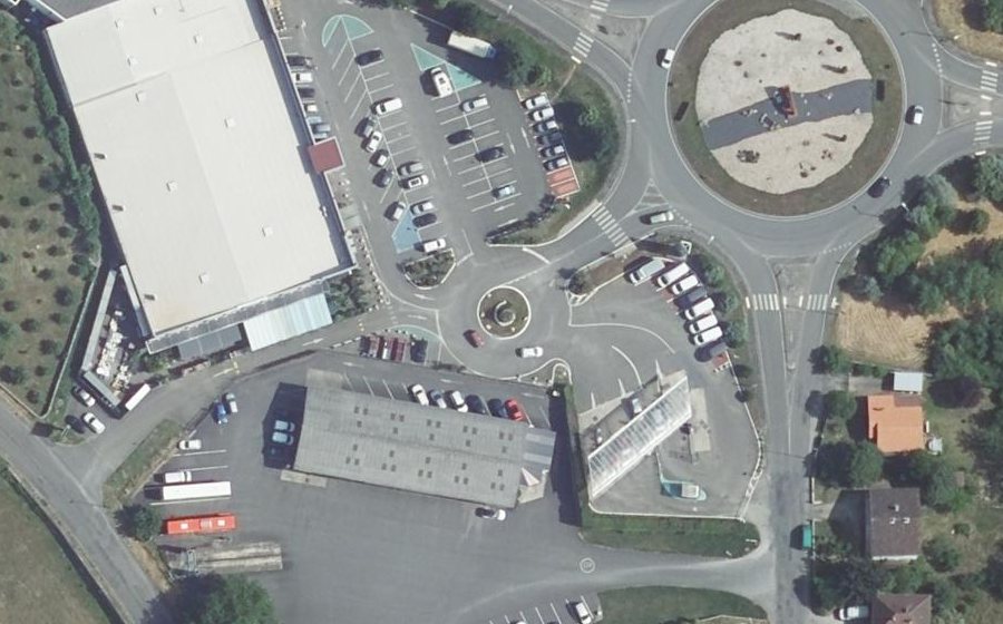 Vue aérienne du Rond-point anonyme n°121929593