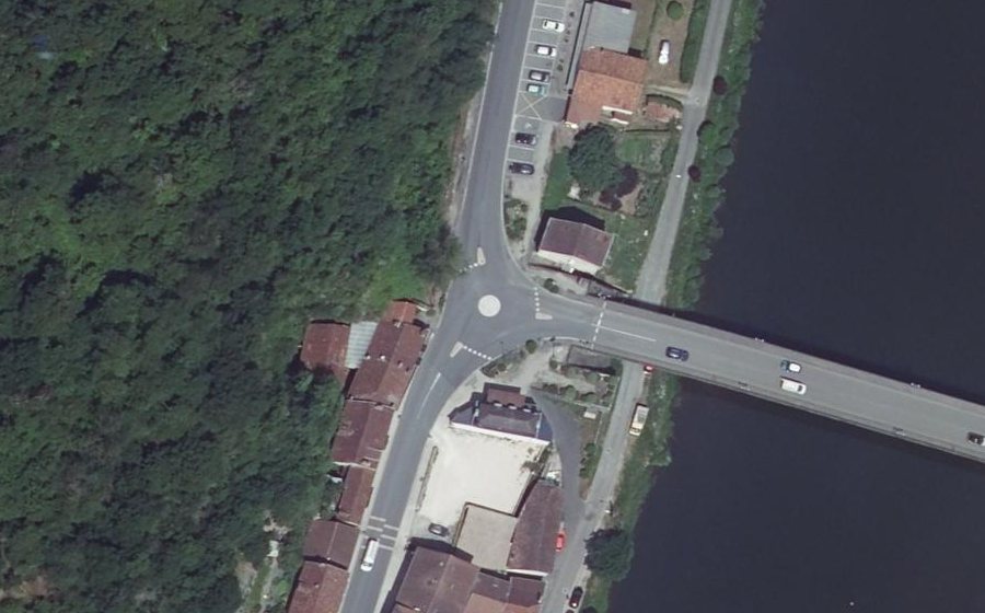 Vue aérienne du Rond-point anonyme n°121940783